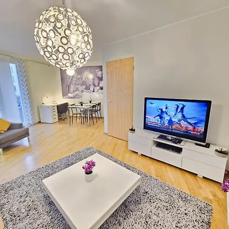 Modern 1br W Balcony&private Parking 公寓