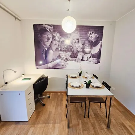 Modern 1br W Balcony&private Parking Daire Lüksemburg