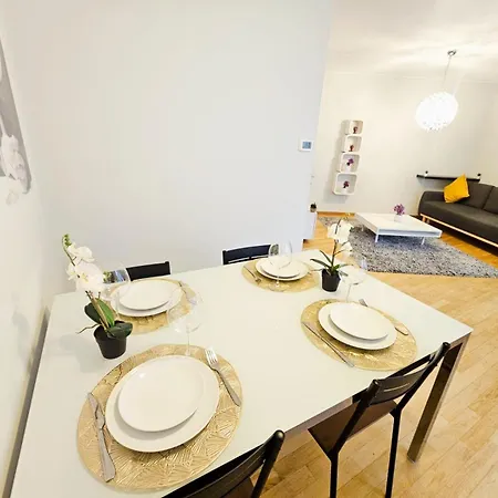 Daire Modern 1br W Balcony&private Parking Lüksemburg