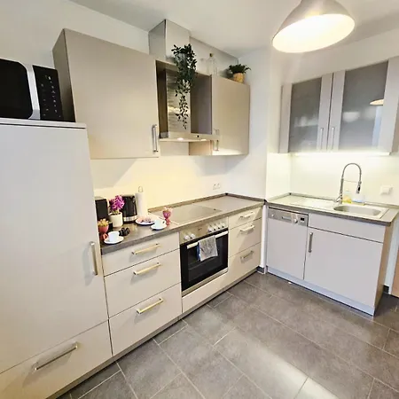 Daire Modern 1br W Balcony&private Parking *