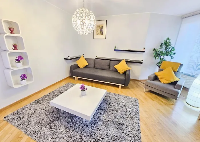 Modern 1br W Balcony&private Parking